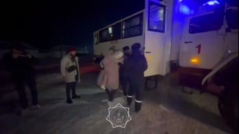 52 иностранца эвакуировали  из неисправного автобуса на трассе в Актюбинской области