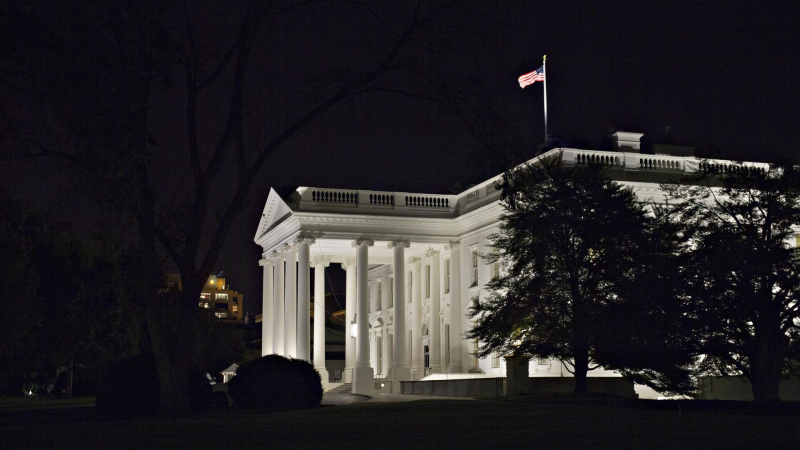 Белый дом не стал комментировать слова Трампа о «глупом решении» Байдена