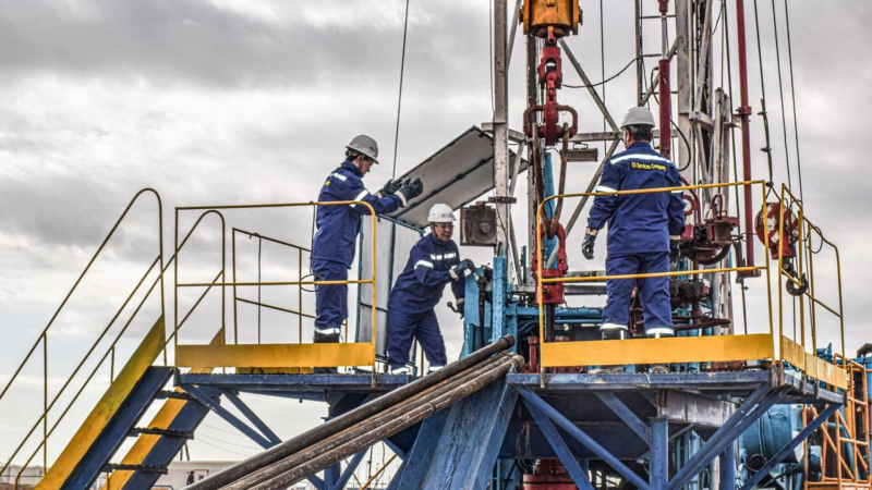 «КазМунайГаз» призвал бастующих нефтяников «Озенмунайгаз» выйти на работу