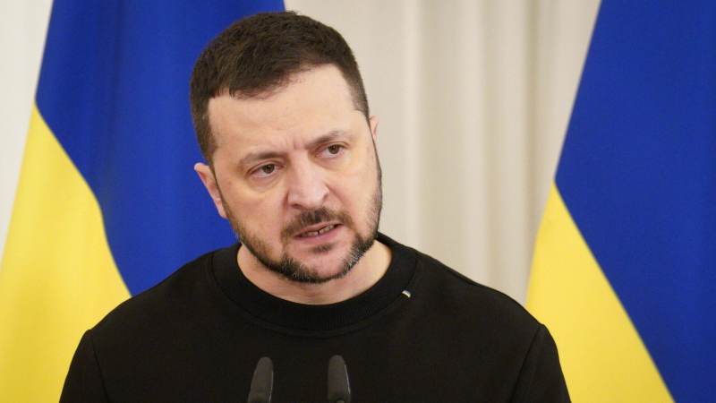 Вазы для цветов из богемского хрусталя и стекла: обзор типов и особенностей
