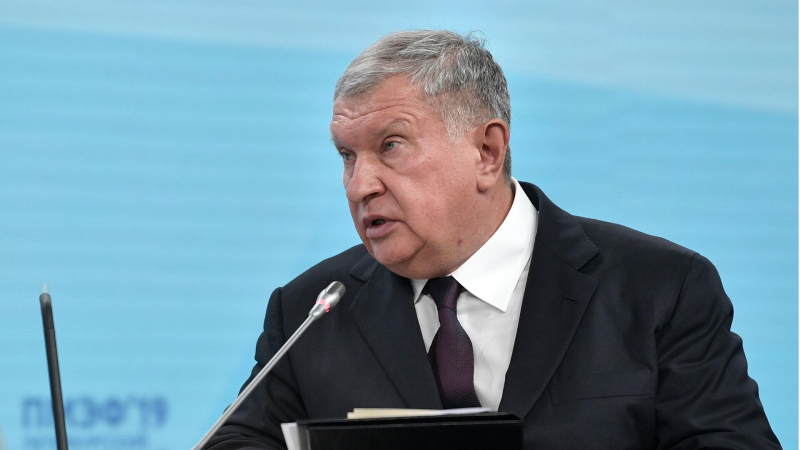 Мир далек от пика спроса на ископаемое топливо, заявил Сечин