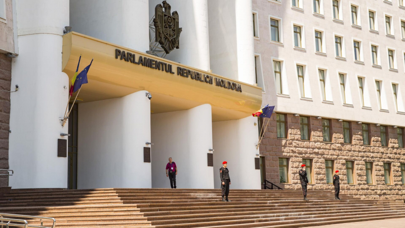 Парламент Молдавии не смог отправить в отставку правительство