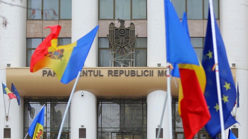 Парламент Молдавии одобрил введение режима ЧП из-за энергокризиса