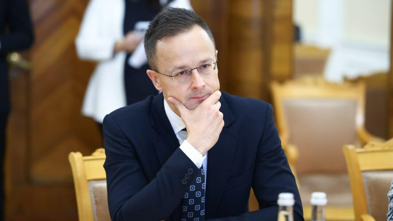 Сийярто: Киев «некультурно отказался» проводить разговор Орбана с Зеленским