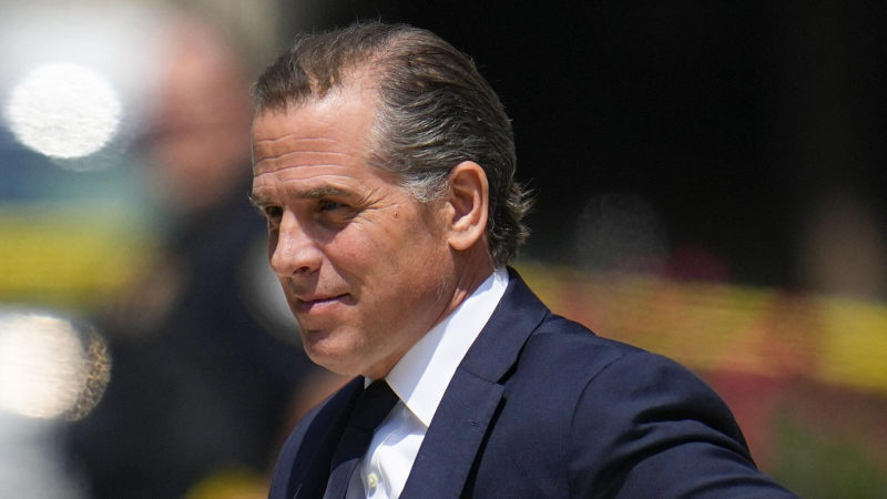 В Белом Доме объяснили решение Байдена помиловать сына