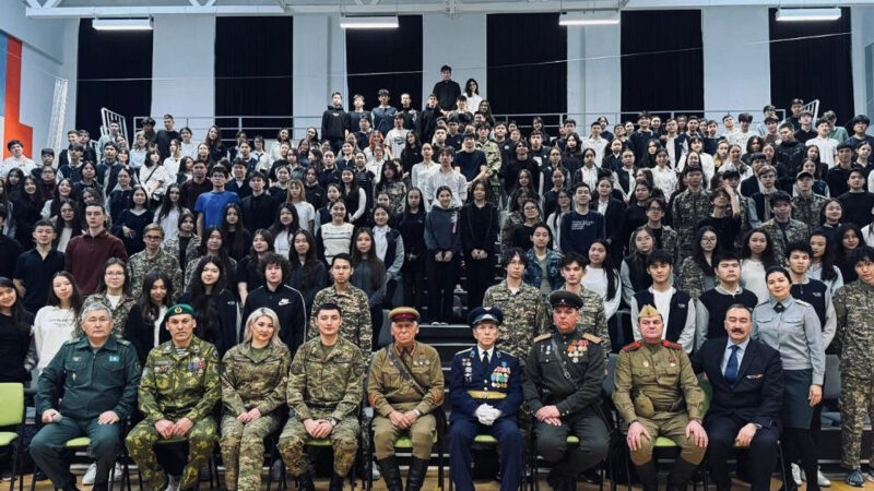 Передвижную выставку «Казахстан в годы ВОВ» провели для детей Астаны музейные специалисты
