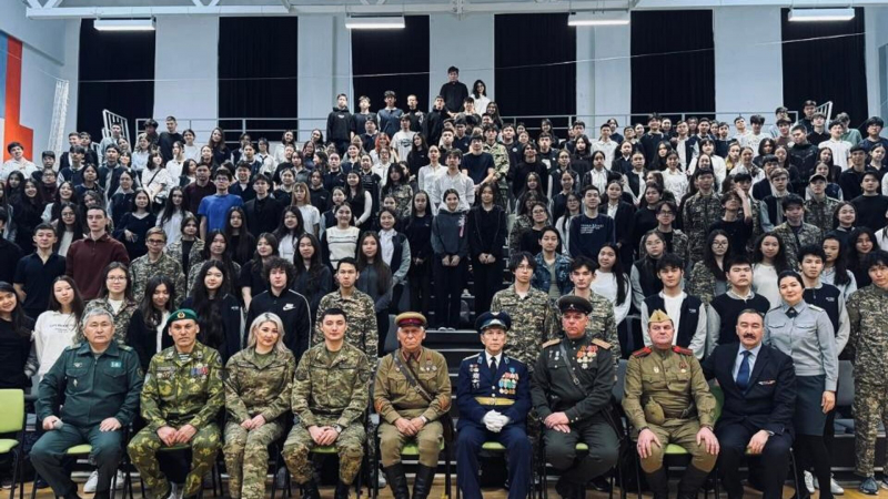 Передвижную выставку «Казахстан в годы ВОВ» провели для детей Астаны музейные специалисты